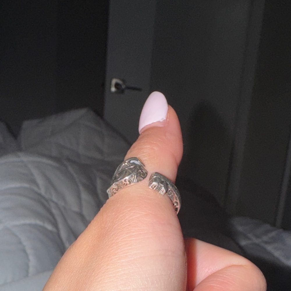 Gucci Silver Ring Like New Condition - image 3